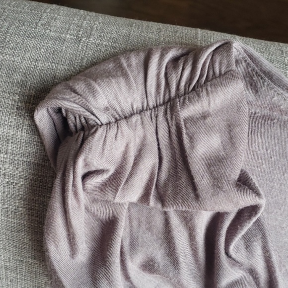 H&M ruffled sleeveless shirt - Picture 4 of 8